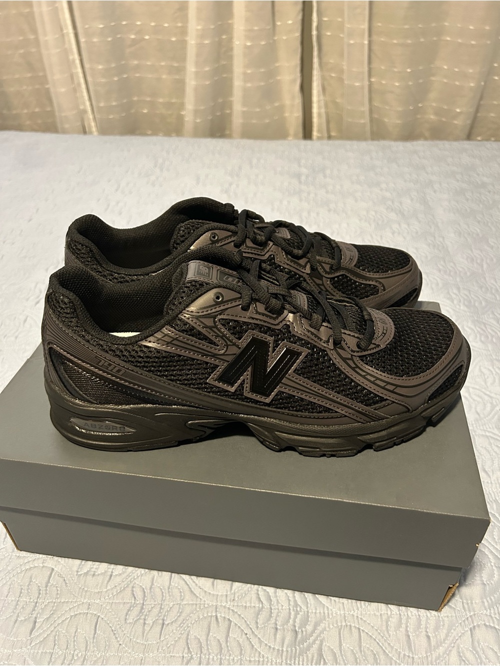 New Balance Men's Black/Black 740s